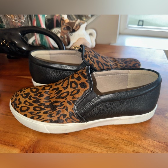 Naturalizer leopard leather shoe size 8 wide - Picture 2 of 4